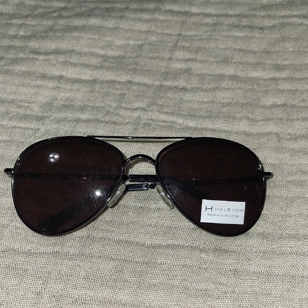 H Halston Black Aviator Sunglasses🏖